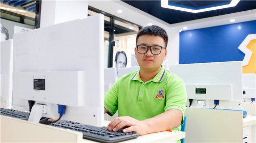 陜西西安新華電腦軟件學(xué)校 培養(yǎng)未來(lái)IT精英的搖籃